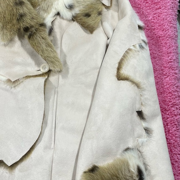 DONNA SALYERS FABULOUS
FIT SNOW LYNX FAUX FUR
JACKET - Picture 12 of 14